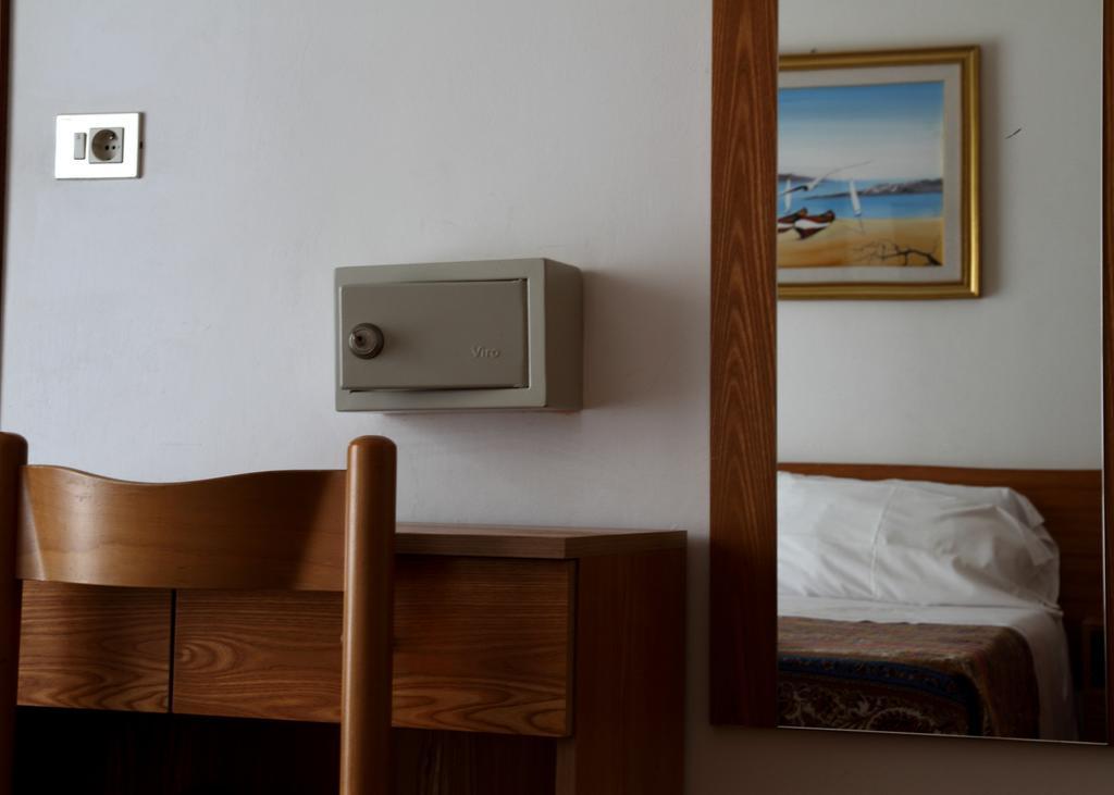 Hotel Universo Rimini Szoba fotó