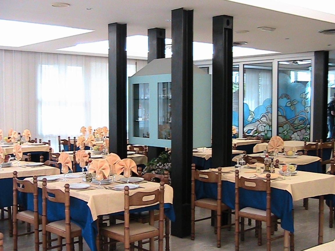 Hotel Universo Rimini Kültér fotó