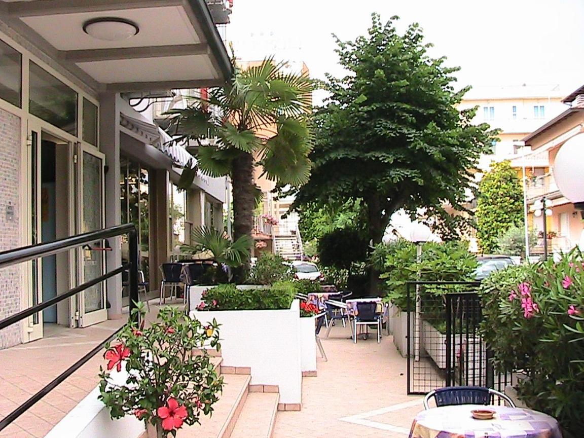 Hotel Universo Rimini Kültér fotó