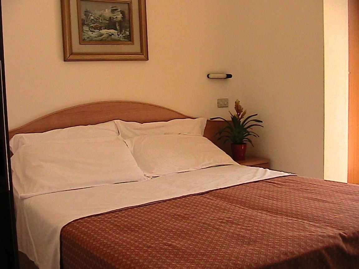 Hotel Universo Rimini Kültér fotó
