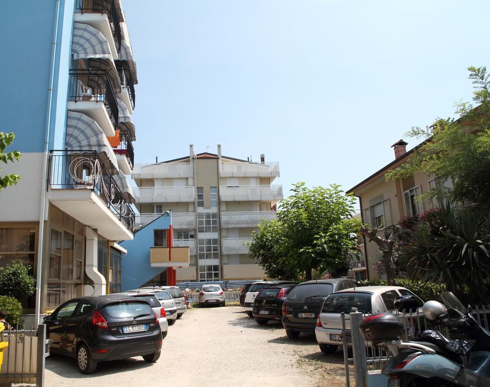 Hotel Universo Rimini Kültér fotó