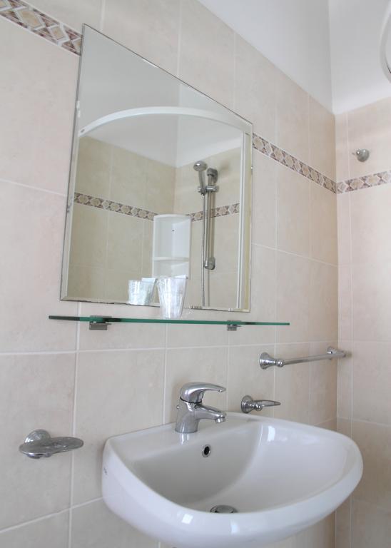 Hotel Universo Rimini Kültér fotó